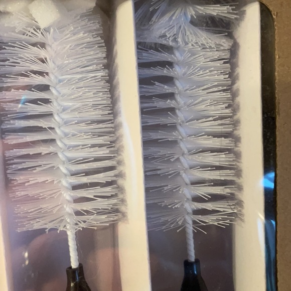 COPY - Rae Dunn Set of 7 Cleaning Brushes- Wood Handles - Picture 4 of 6